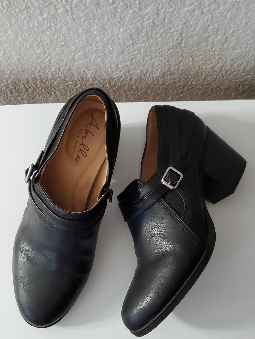 Abella Women's Black Leather Block Heel Mary Jane Shoes